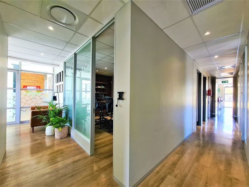 Modern 190m2 Office to Let in Willow Wood Office Park - Photo 8