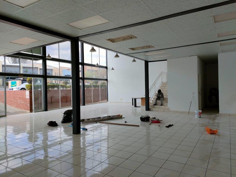 428m2 Commercial/Retail unit TO LET - Photo 6