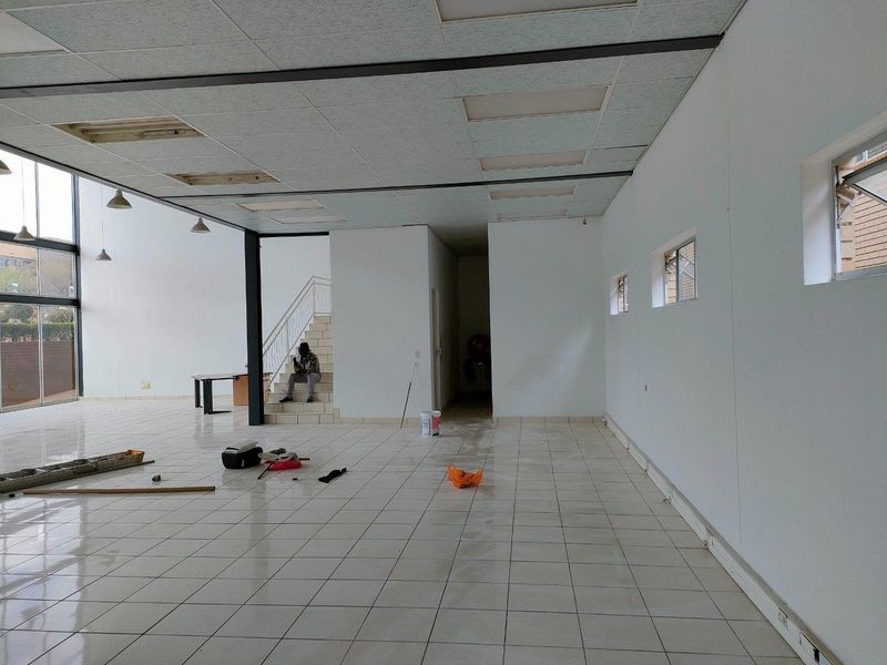 428m2 Commercial/Retail unit TO LET - Photo 7