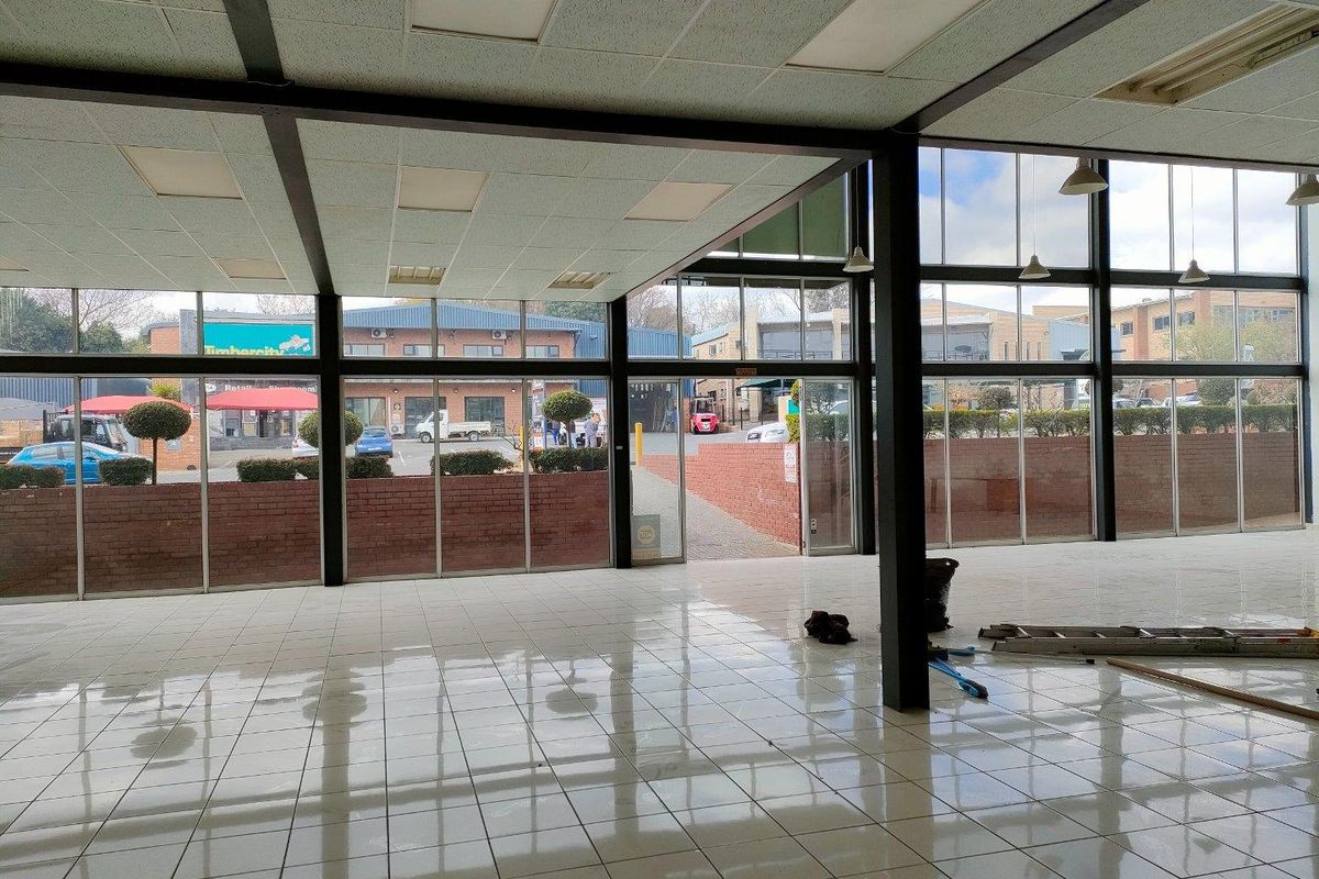 428m2 Commercial/Retail unit TO LET - Photo 5
