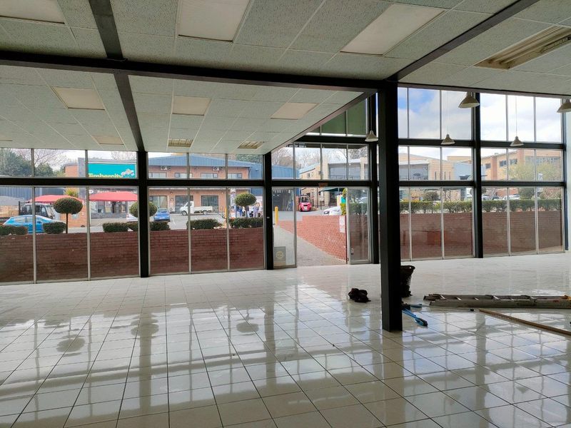 428m2 Commercial/Retail unit TO LET - Photo 5