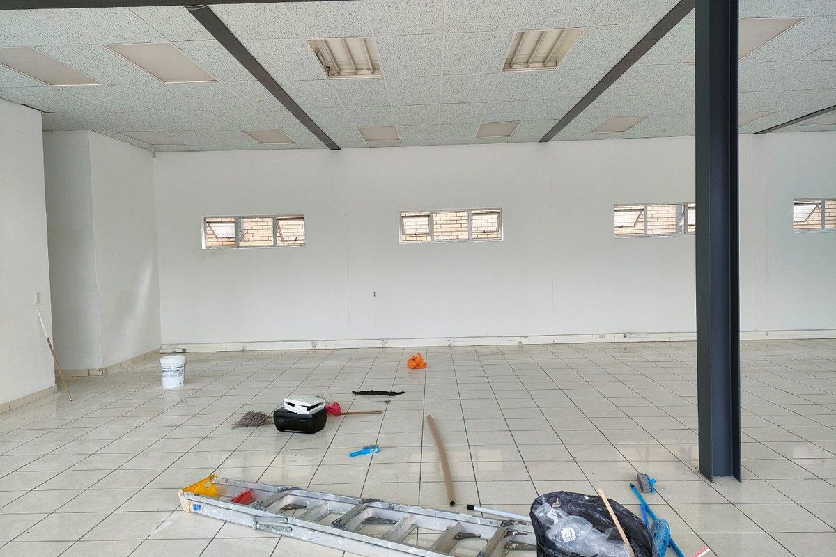 428m2 Commercial/Retail unit TO LET - Photo 3