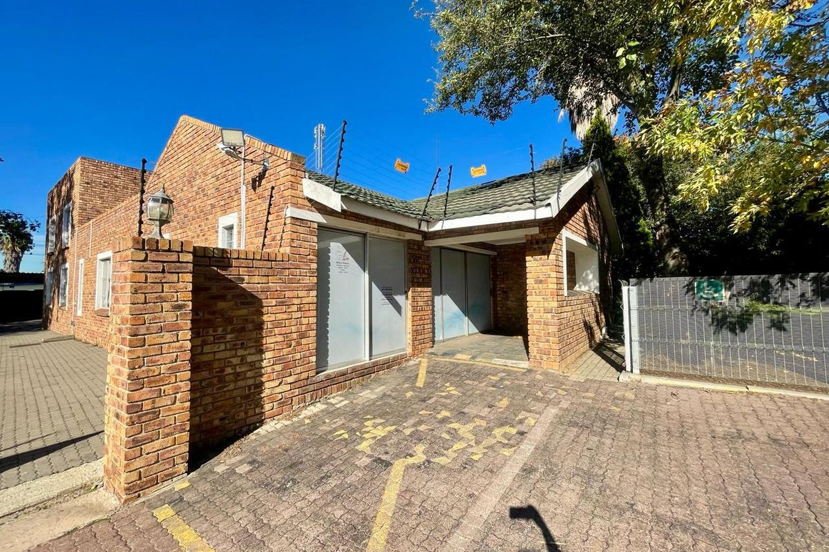 Fully furnished office block for sale in Trichardt (Secunda area) - Photo 2