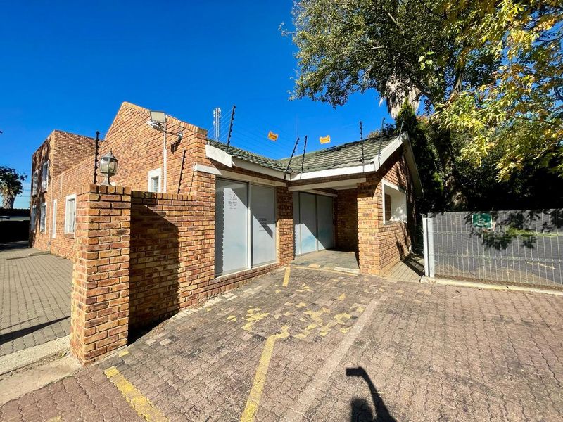 Fully furnished office block for sale in Trichardt (Secunda area) - Photo 2