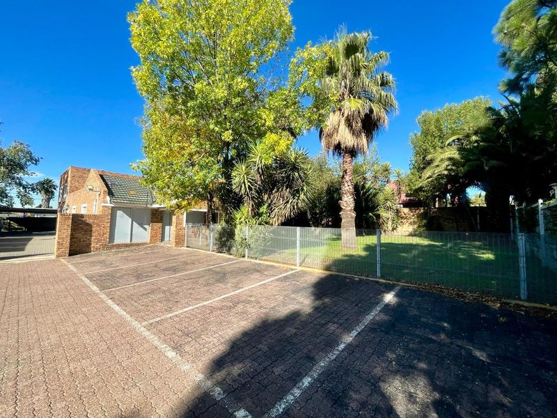 Fully furnished office block for sale in Trichardt (Secunda area) - Photo 4