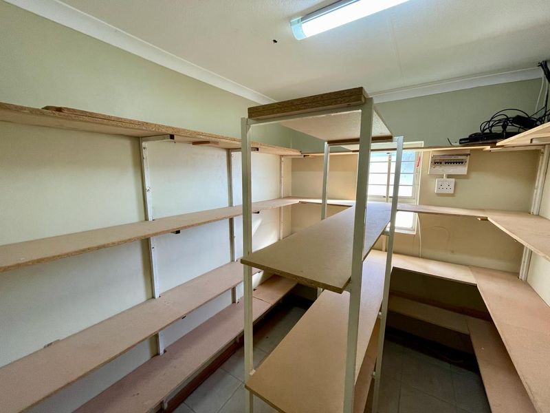 Fully furnished office block for sale in Trichardt (Secunda area) - Photo 10