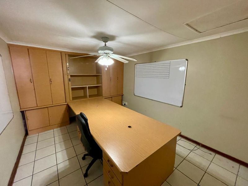 Fully furnished office block for sale in Trichardt (Secunda area) - Photo 9