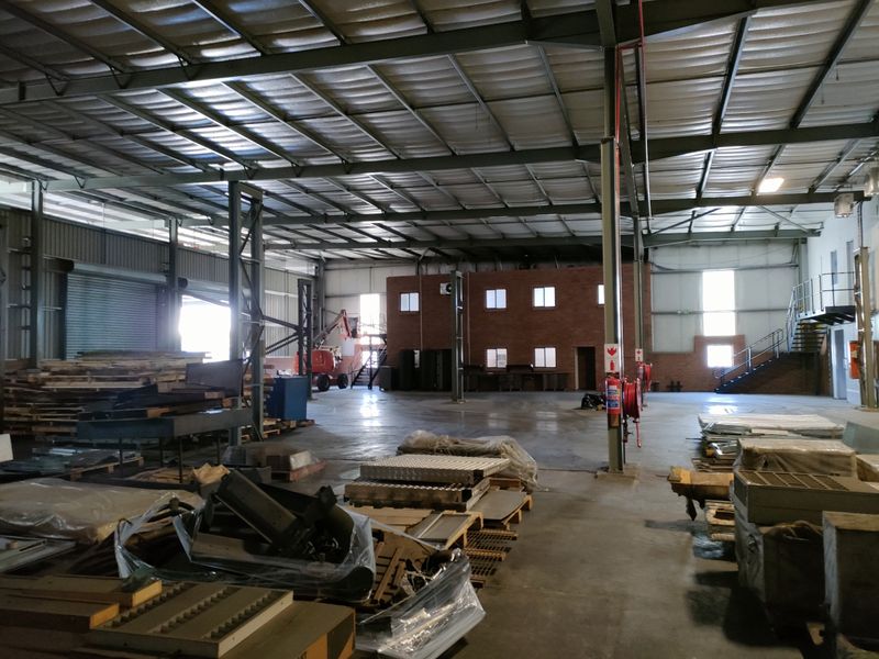 1796m2 warehouse TO LET - Photo 10