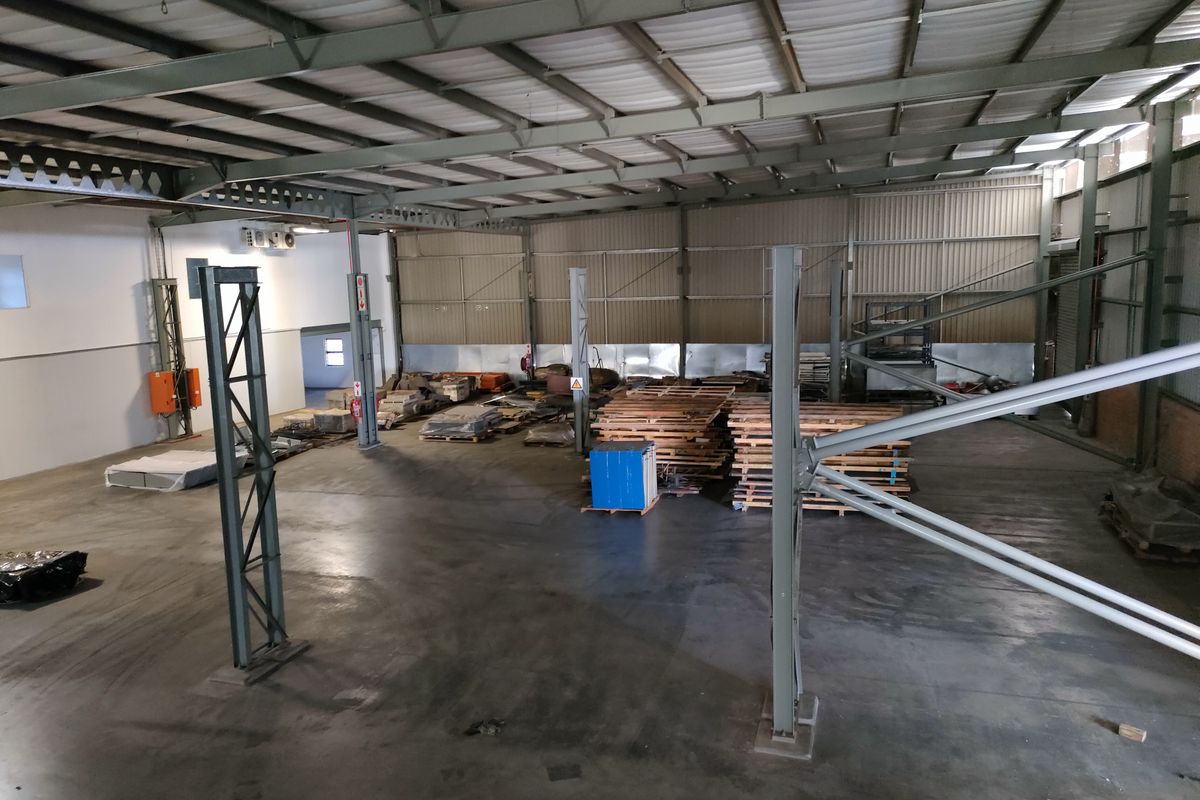1796m2 warehouse TO LET - Photo 5