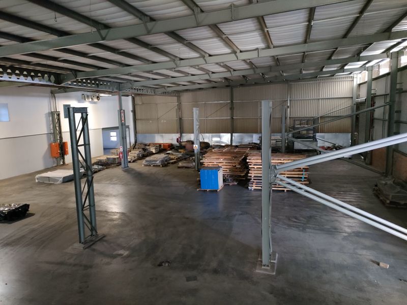 1796m2 warehouse TO LET - Photo 5