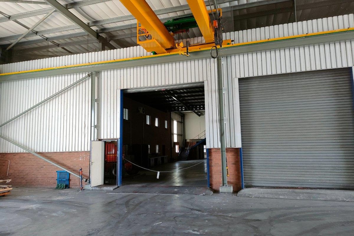 1796m2 warehouse TO LET - Photo 3