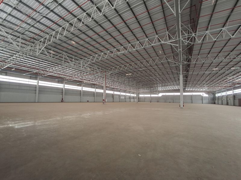 WAREHOUSE TO LET AT TWENTY-ONE INDUSTRIAL PARK! - Photo 4