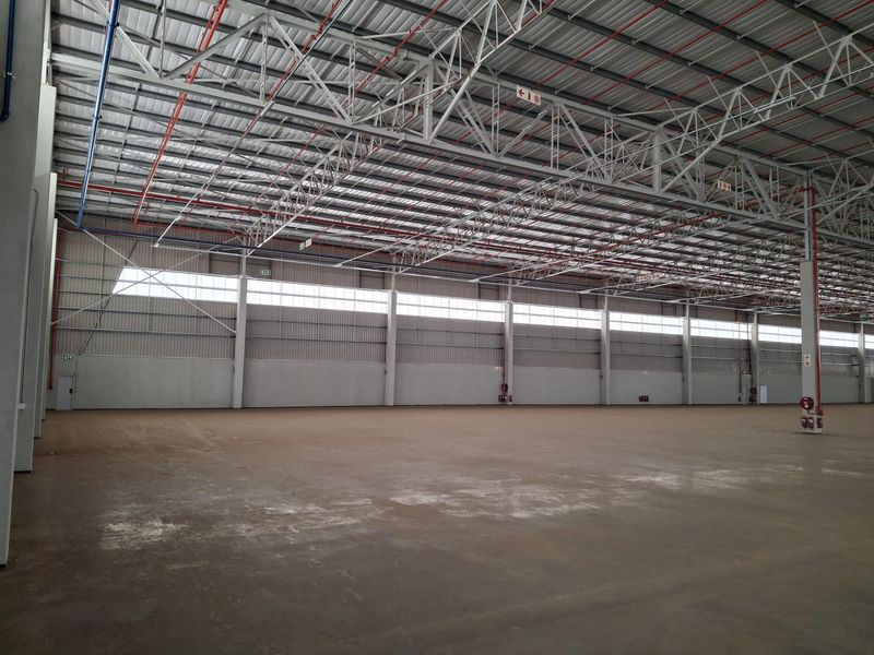 WAREHOUSE TO LET AT TWENTY-ONE INDUSTRIAL PARK! - Photo 6
