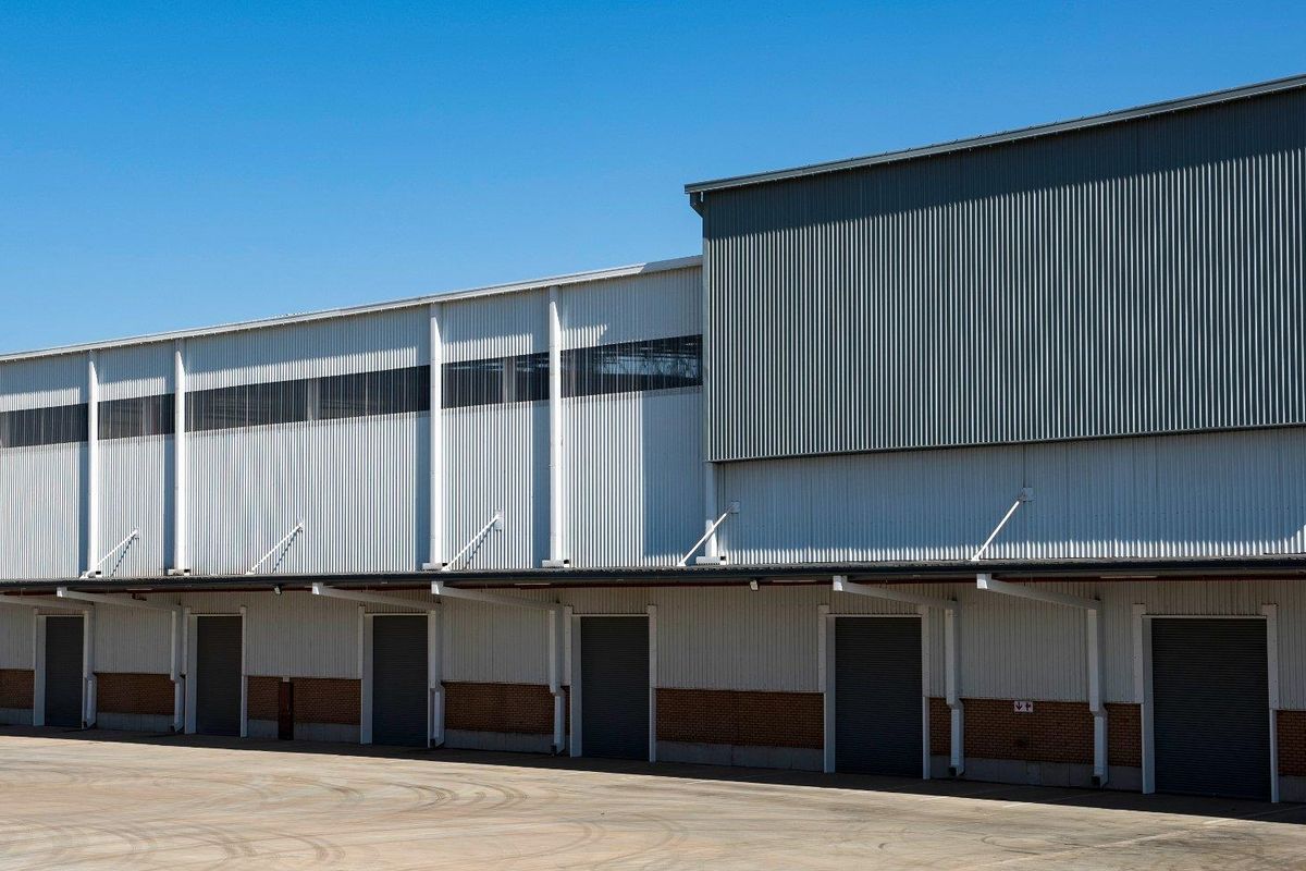 WAREHOUSE TO LET AT TWENTY-ONE INDUSTRIAL PARK! - Photo 2