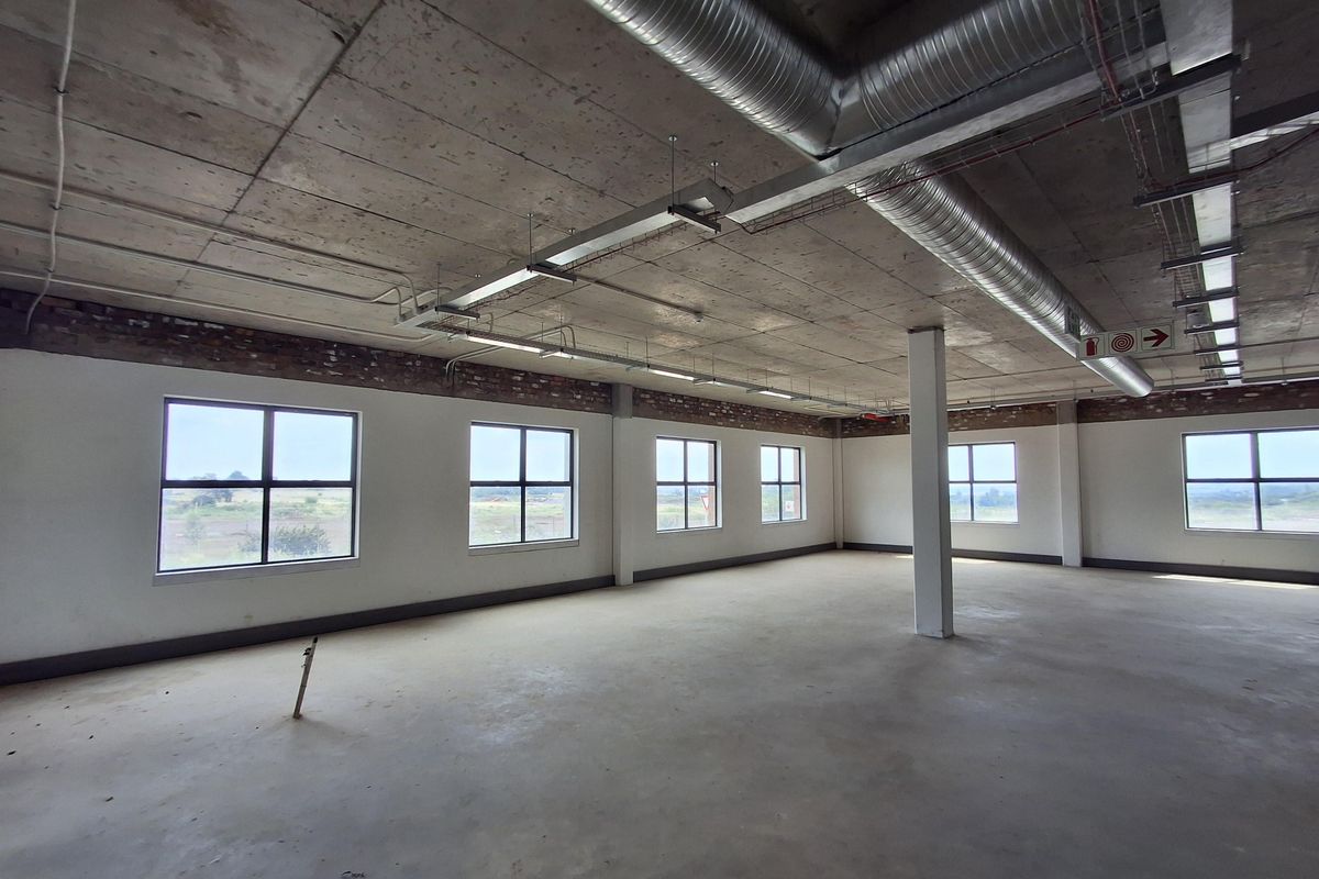 WAREHOUSE TO LET AT TWENTY-ONE INDUSTRIAL PARK! - Photo 3