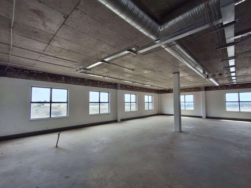 WAREHOUSE TO LET AT TWENTY-ONE INDUSTRIAL PARK! - Photo 3