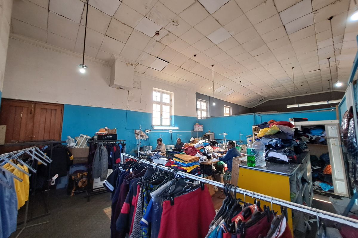 Prime Corner Commercial Property with Shops, Bedrooms, and Upper-Level Space - Photo 4