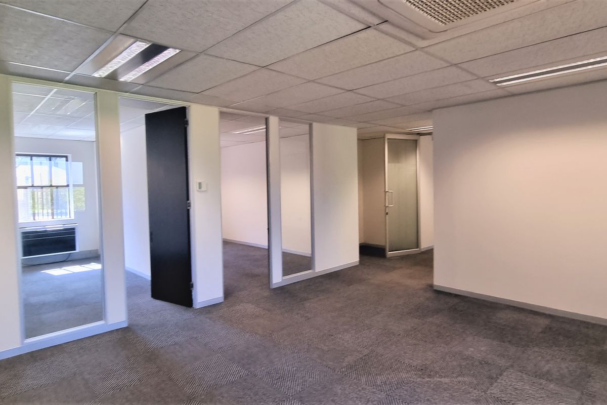 Offices space to let in Eton Office Park - Photo 3