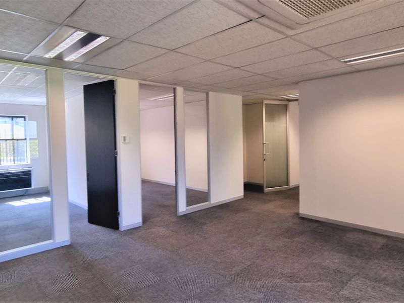 Offices space to let in Eton Office Park - Photo 3