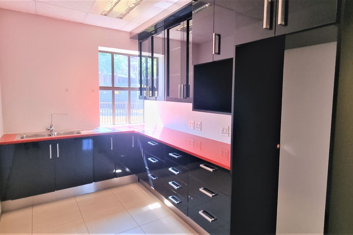 Offices space to let in Eton Office Park - Photo 5