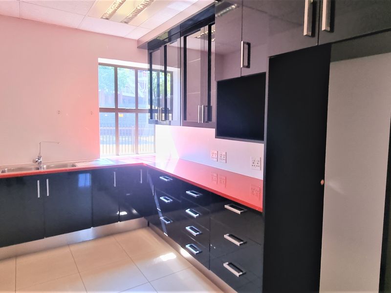 Offices space to let in Eton Office Park - Photo 5