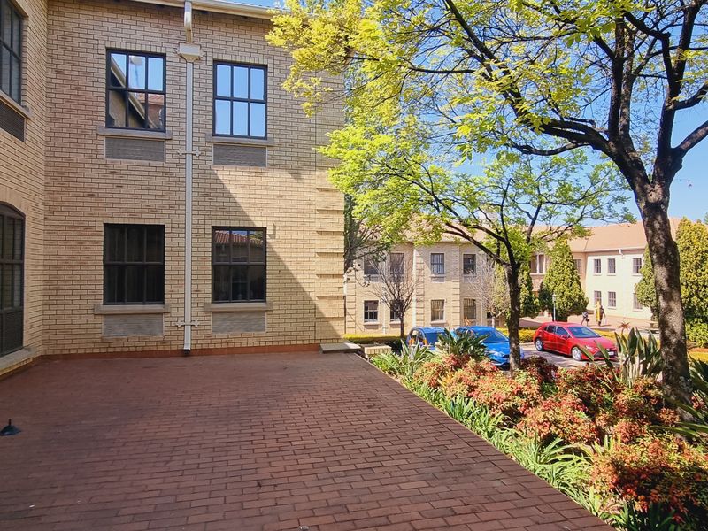 Offices space to let in Eton Office Park - Photo 8