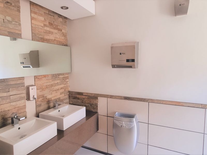 Offices space to let in Eton Office Park - Photo 7