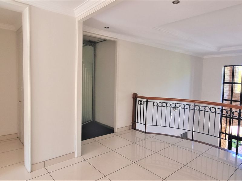 Offices space to let in Eton Office Park - Photo 6