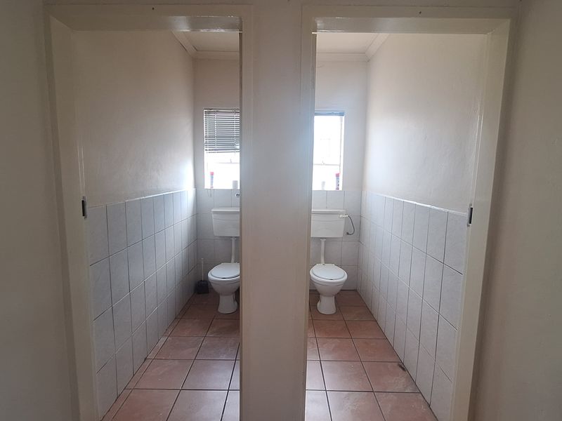 Business for sale on main street - Photo 9