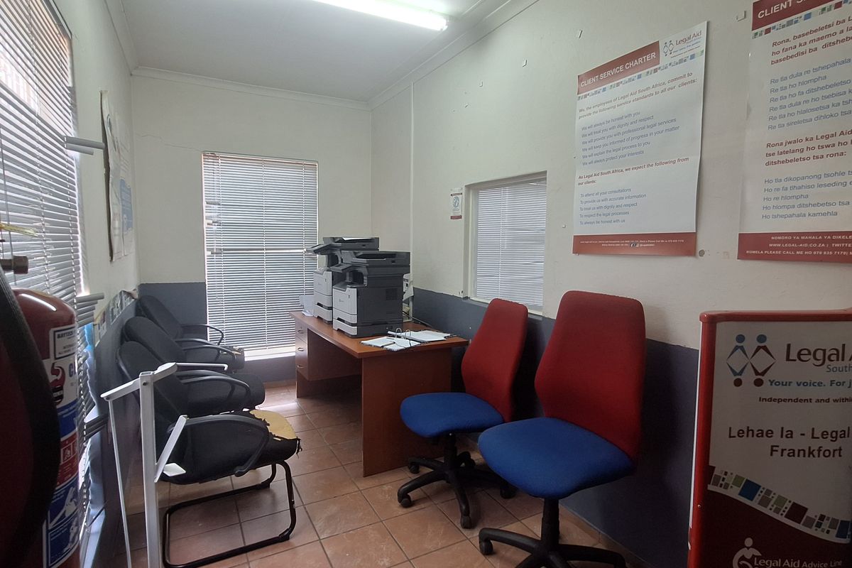 Business for sale on main street - Photo 3