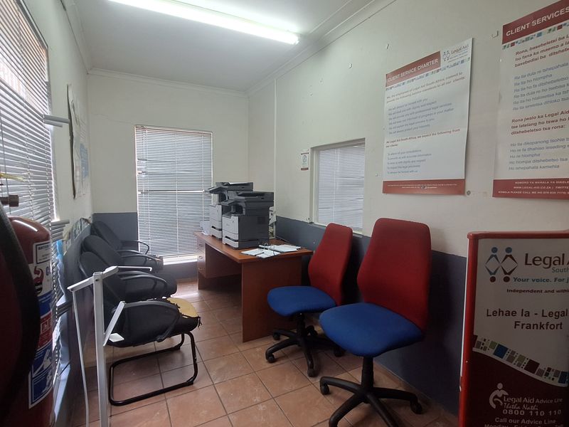 Business for sale on main street - Photo 3