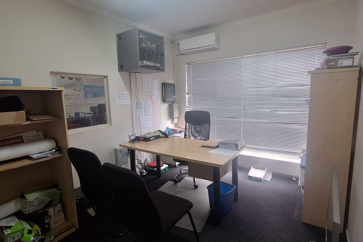 Business for sale on main street - Photo 4