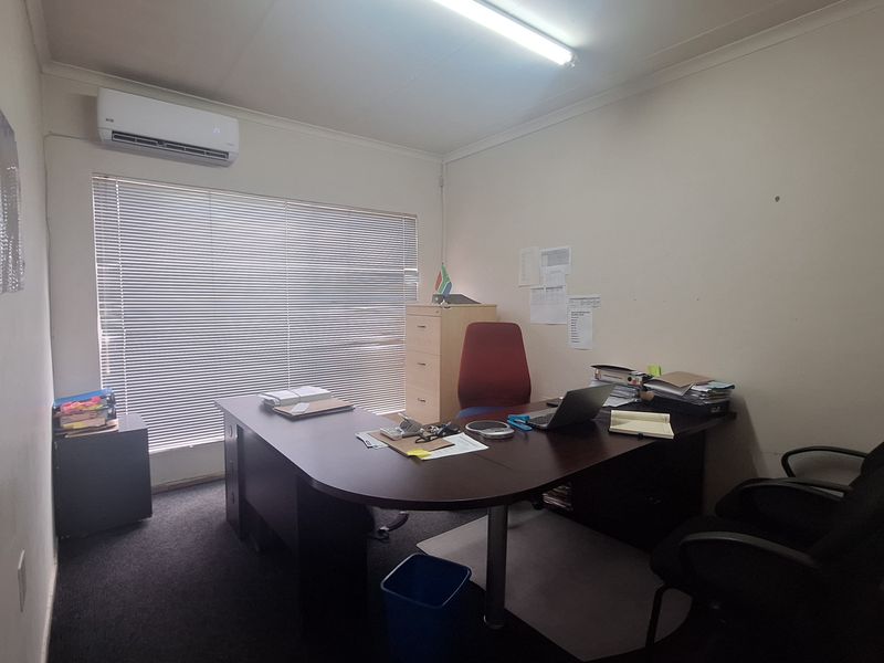 Business for sale on main street - Photo 5