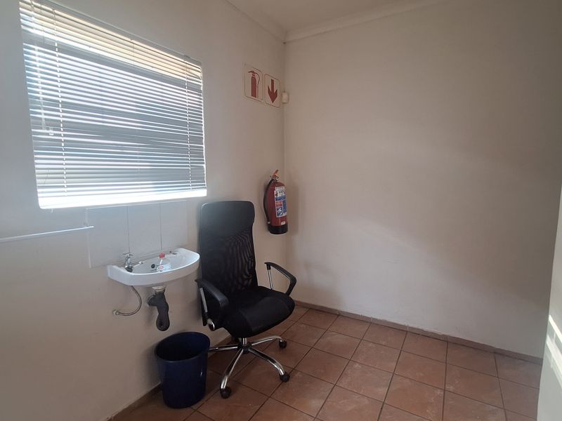 Business for sale on main street - Photo 10