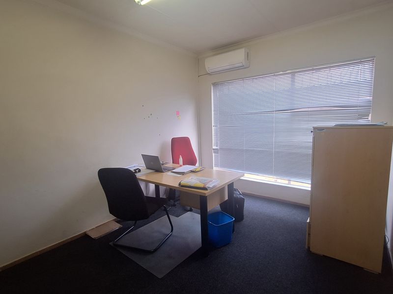 Business for sale on main street - Photo 8