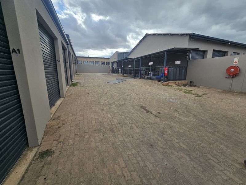 9 storage units and 5 spacious outlets for sale in Riversdale - Photo 5