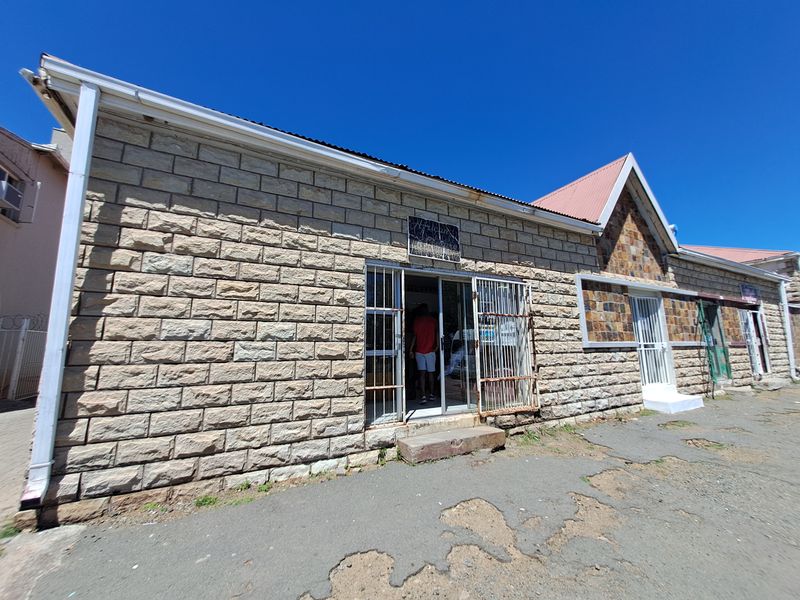 Former Hotel Turned Multi-Use Commercial Property with Shops and Rental Rooms - Photo 2