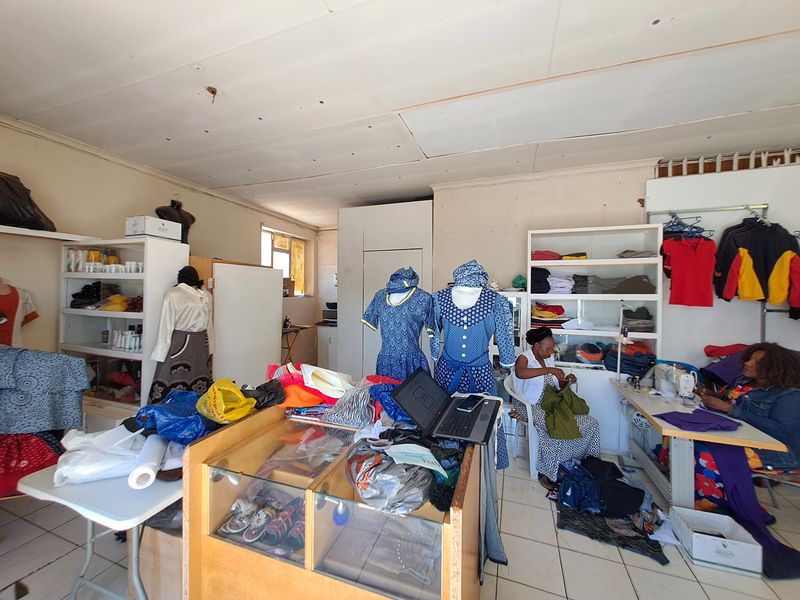 Former Hotel Turned Multi-Use Commercial Property with Shops and Rental Rooms - Photo 3