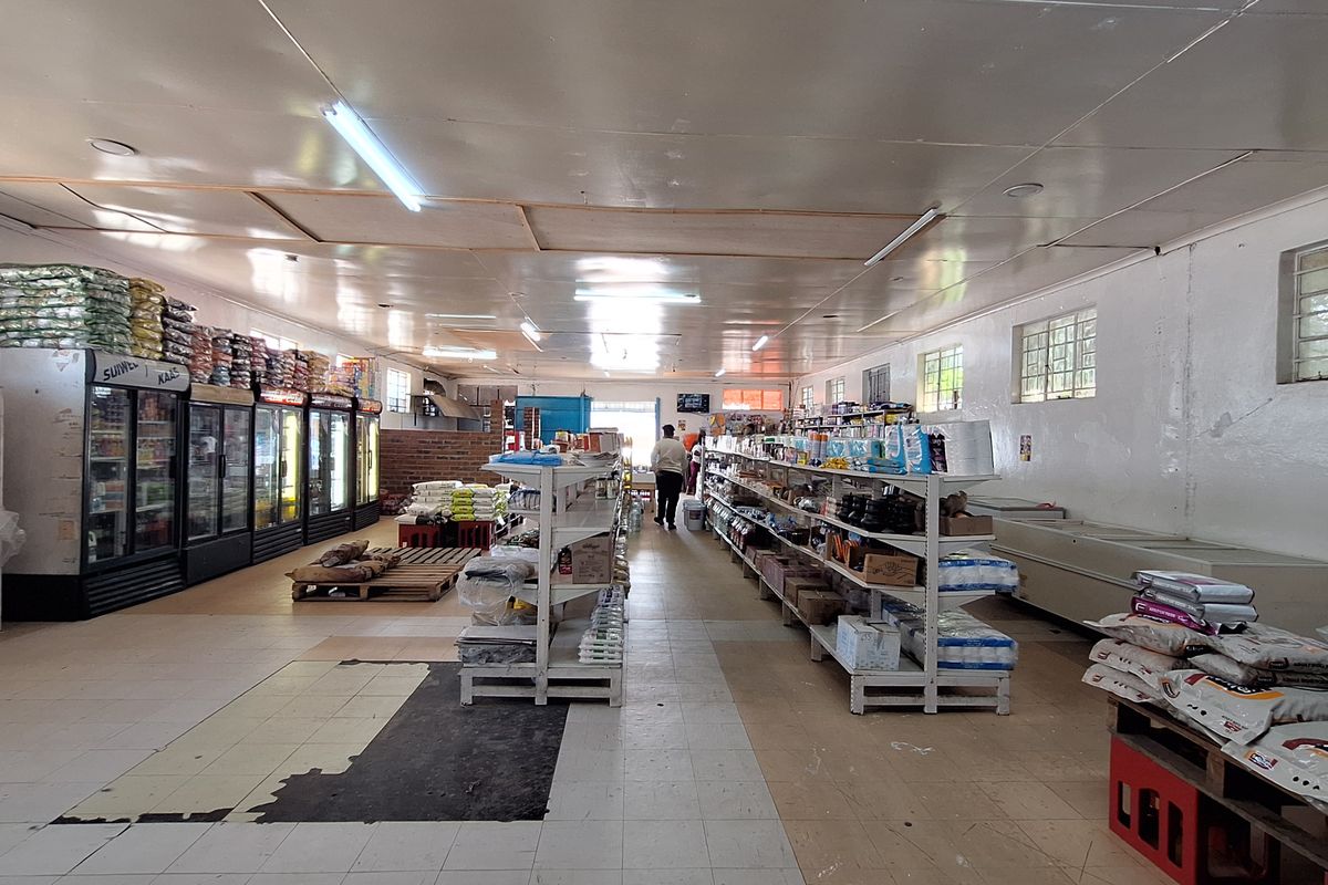 Business property for sale - Photo 3