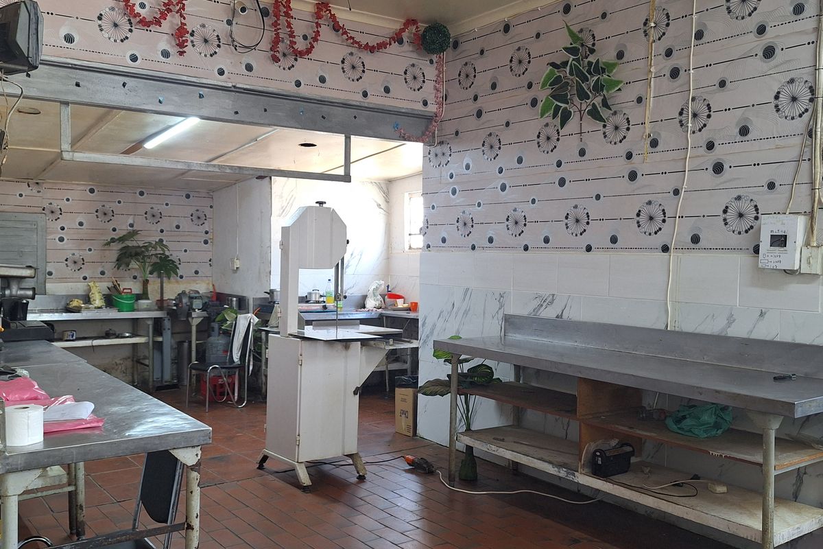 Business property for sale - Photo 4