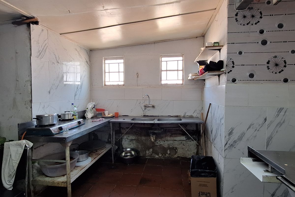 Business property for sale - Photo 5