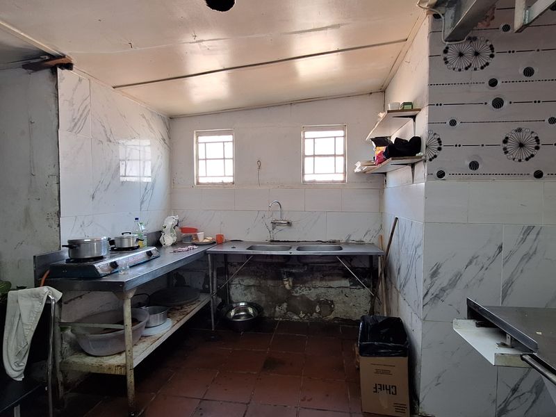 Business property for sale - Photo 5