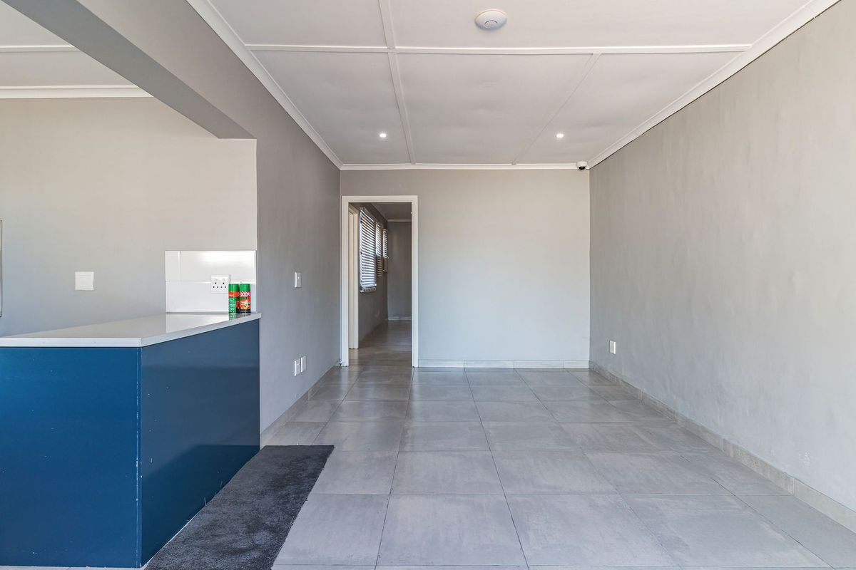 Prime Executive Corner Offices + Modern Flat – Ready for Your Business - Photo 3