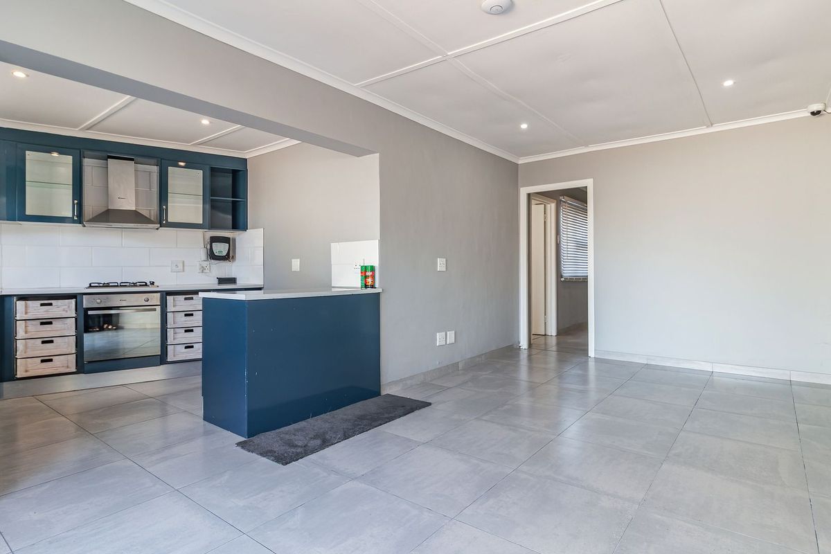 Prime Executive Corner Offices + Modern Flat – Ready for Your Business - Photo 4