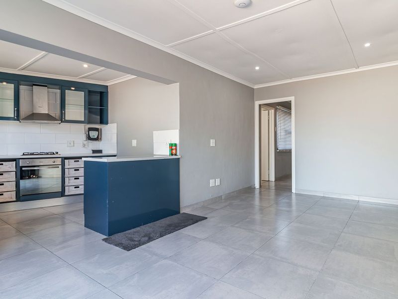 Prime Executive Corner Offices + Modern Flat – Ready for Your Business - Photo 4