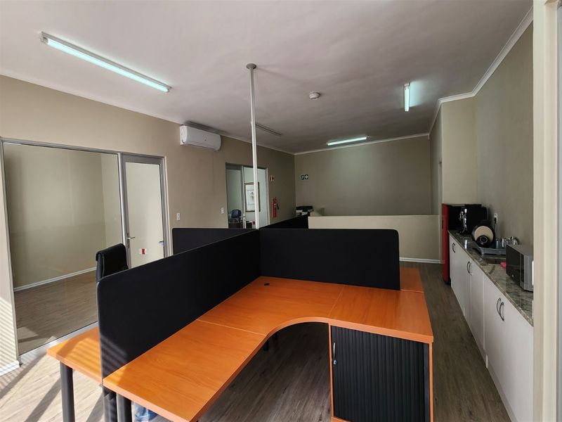Upmarket Warehouse TO LET/FOR SALE  (R32m plus vat) in Cosmo Business Park - Photo 8