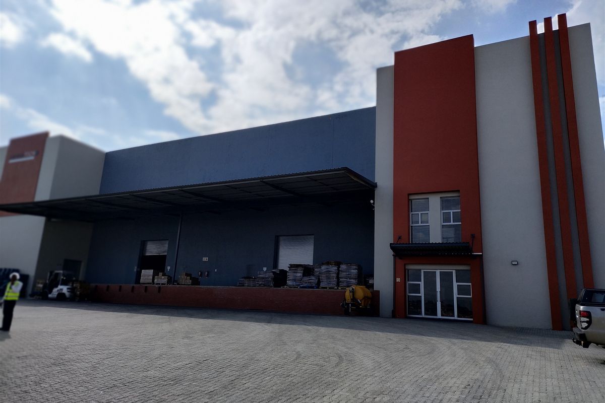 Upmarket Warehouse TO LET/FOR SALE  (R32m plus vat) in Cosmo Business Park - Photo 2