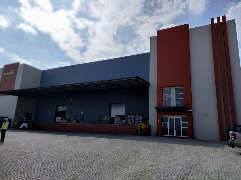 Upmarket Warehouse TO LET/FOR SALE  (R32m plus vat) in Cosmo Business Park - Photo 2