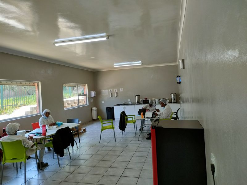 Upmarket Warehouse TO LET/FOR SALE  (R27m plus vat) in Cosmo Business Park - Photo 9
