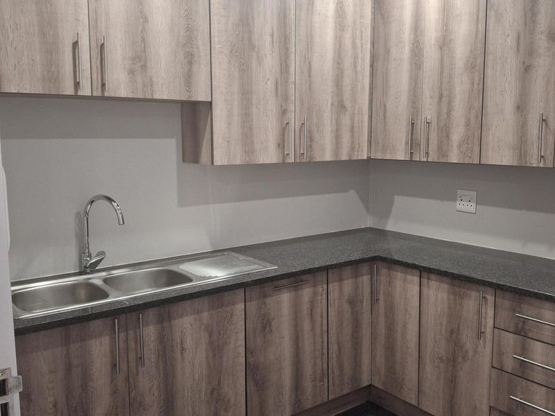 Faerie Glen Office Space with 24-Hour Security and Backup Power - Directl from the Landlord! - Photo 6